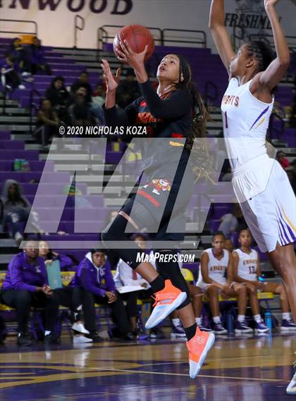 Thumbnail 3 in Dominguez vs. Lynwood photogallery.