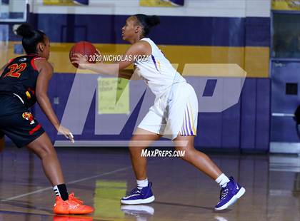 Thumbnail 2 in Dominguez vs. Lynwood photogallery.