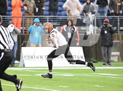 Thumbnail 3 in Versailles vs. Kirtland (OHSAA D6 Final) photogallery.