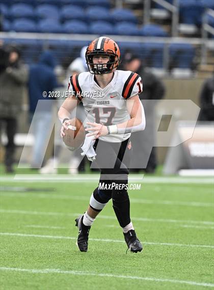 Thumbnail 3 in Versailles vs. Kirtland (OHSAA D6 Final) photogallery.