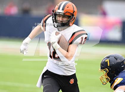Thumbnail 2 in Versailles vs. Kirtland (OHSAA D6 Final) photogallery.