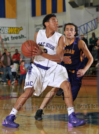 Thumbnail 2 in Archbishop Riordan vs. Sacramento (60th Gridley Invitational) photogallery.