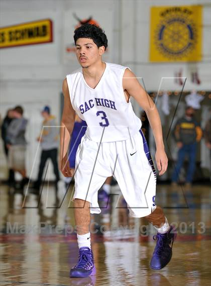 Thumbnail 3 in Archbishop Riordan vs. Sacramento (60th Gridley Invitational) photogallery.