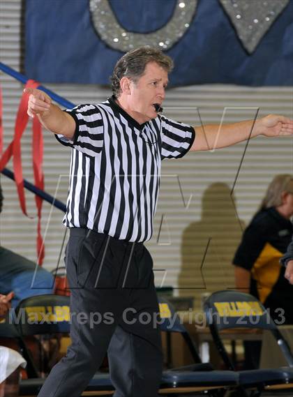Thumbnail 1 in Archbishop Riordan vs. Sacramento (60th Gridley Invitational) photogallery.