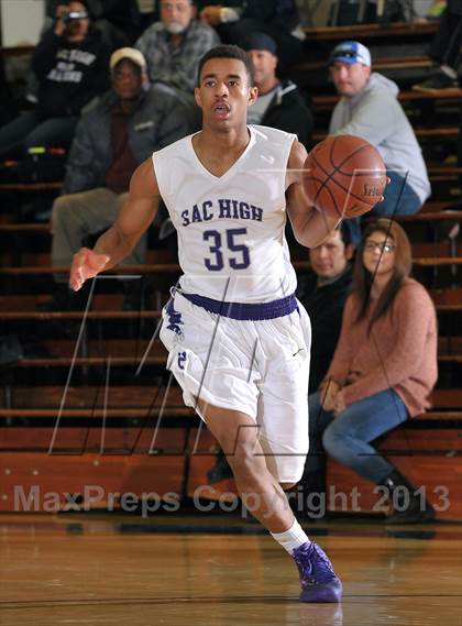 Thumbnail 1 in Archbishop Riordan vs. Sacramento (60th Gridley Invitational) photogallery.