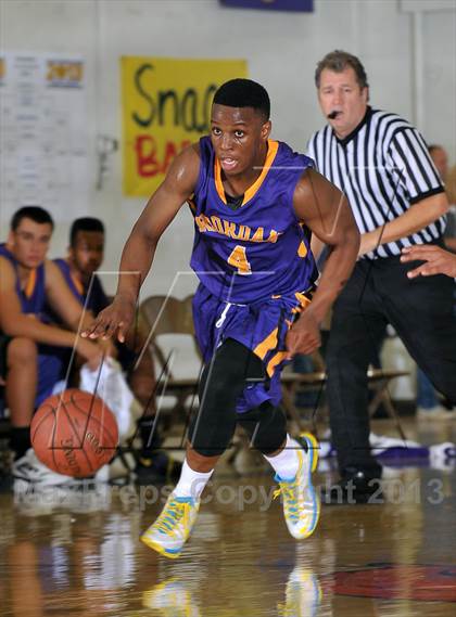 Thumbnail 2 in Archbishop Riordan vs. Sacramento (60th Gridley Invitational) photogallery.