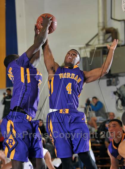 Thumbnail 3 in Archbishop Riordan vs. Sacramento (60th Gridley Invitational) photogallery.