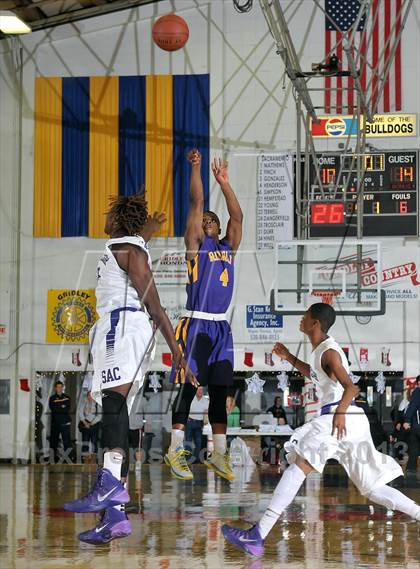 Thumbnail 2 in Archbishop Riordan vs. Sacramento (60th Gridley Invitational) photogallery.