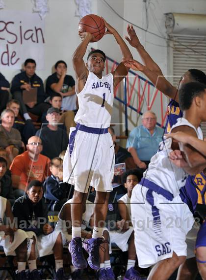 Thumbnail 3 in Archbishop Riordan vs. Sacramento (60th Gridley Invitational) photogallery.