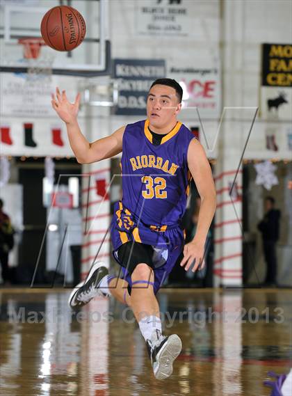 Thumbnail 2 in Archbishop Riordan vs. Sacramento (60th Gridley Invitational) photogallery.