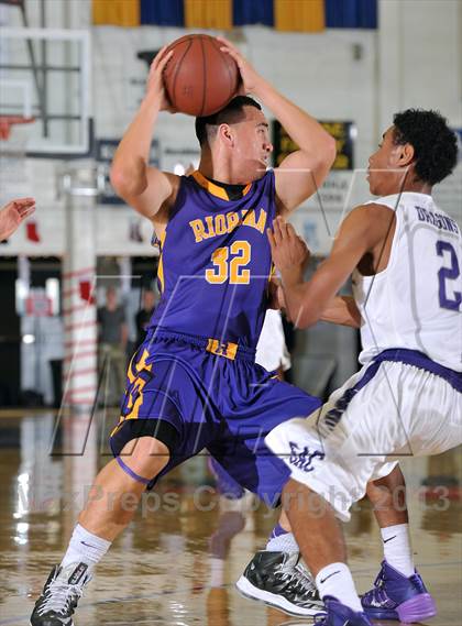 Thumbnail 3 in Archbishop Riordan vs. Sacramento (60th Gridley Invitational) photogallery.