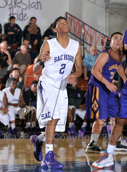 Thumbnail 3 in Archbishop Riordan vs. Sacramento (60th Gridley Invitational) photogallery.