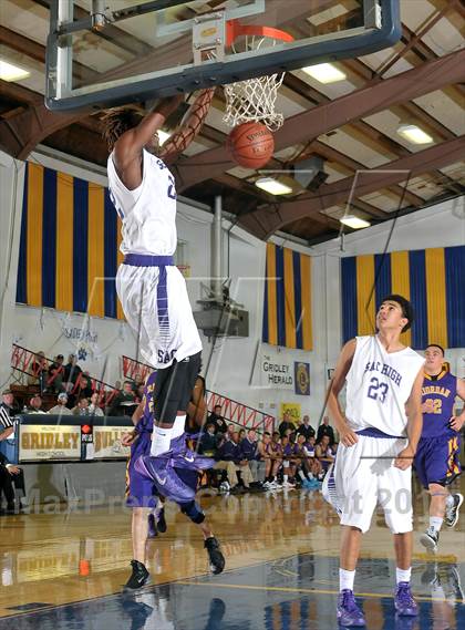 Thumbnail 3 in Archbishop Riordan vs. Sacramento (60th Gridley Invitational) photogallery.