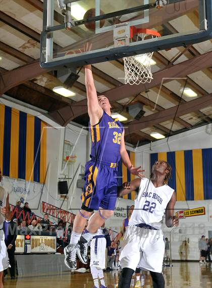 Thumbnail 1 in Archbishop Riordan vs. Sacramento (60th Gridley Invitational) photogallery.