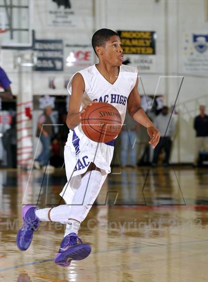 Thumbnail 2 in Archbishop Riordan vs. Sacramento (60th Gridley Invitational) photogallery.