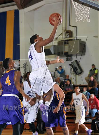 Thumbnail 1 in Archbishop Riordan vs. Sacramento (60th Gridley Invitational) photogallery.