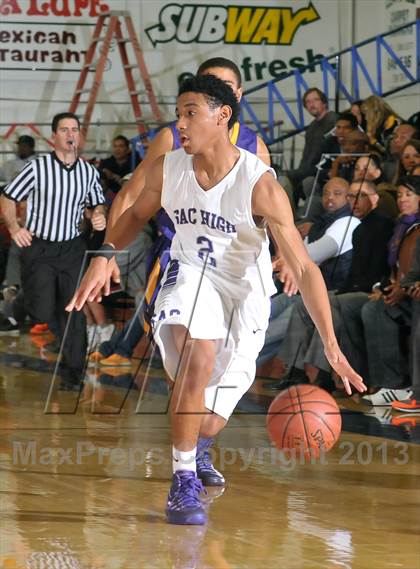 Thumbnail 1 in Archbishop Riordan vs. Sacramento (60th Gridley Invitational) photogallery.