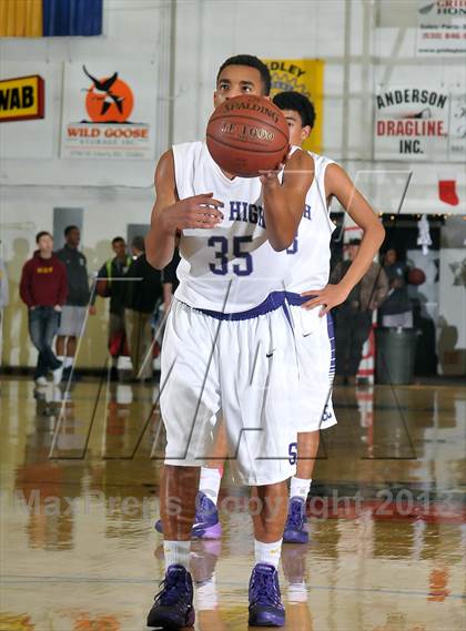 Thumbnail 3 in Archbishop Riordan vs. Sacramento (60th Gridley Invitational) photogallery.
