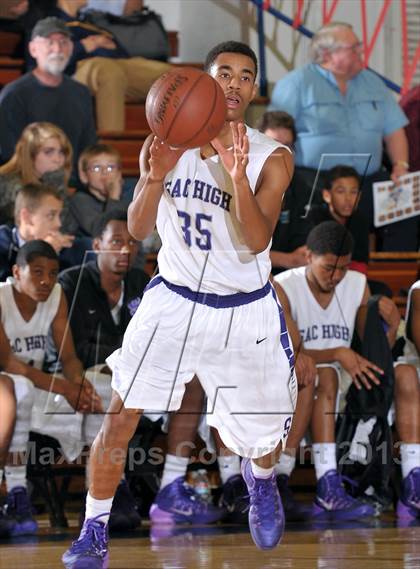 Thumbnail 1 in Archbishop Riordan vs. Sacramento (60th Gridley Invitational) photogallery.