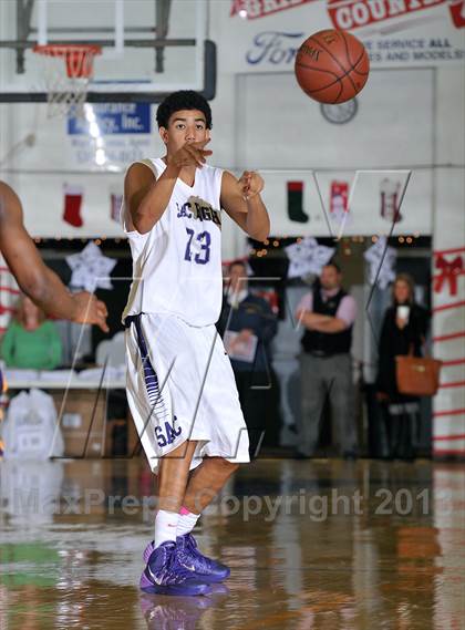 Thumbnail 1 in Archbishop Riordan vs. Sacramento (60th Gridley Invitational) photogallery.