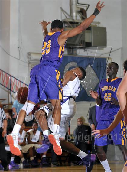 Thumbnail 1 in Archbishop Riordan vs. Sacramento (60th Gridley Invitational) photogallery.