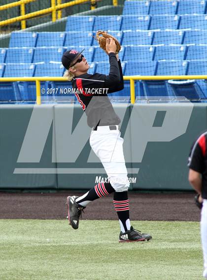Thumbnail 3 in Heights vs. South (KSHSAA 5A Quarterfinal) photogallery.