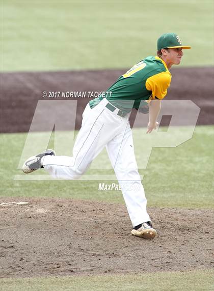 Thumbnail 1 in Heights vs. South (KSHSAA 5A Quarterfinal) photogallery.