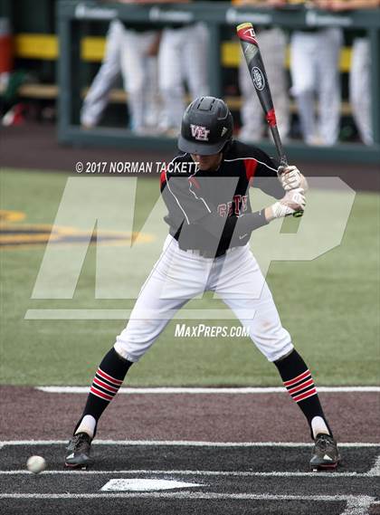 Thumbnail 1 in Heights vs. South (KSHSAA 5A Quarterfinal) photogallery.