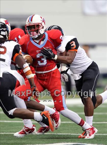 Thumbnail 3 in Cocoa vs. Skyline (Kirk Herbstreit National Kickoff Classic) photogallery.
