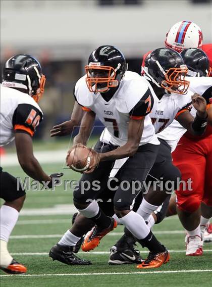 Thumbnail 1 in Cocoa vs. Skyline (Kirk Herbstreit National Kickoff Classic) photogallery.