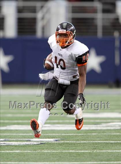 Thumbnail 2 in Cocoa vs. Skyline (Kirk Herbstreit National Kickoff Classic) photogallery.