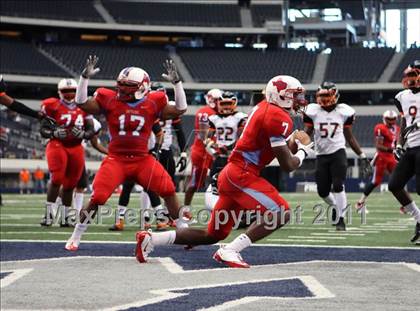 Thumbnail 2 in Cocoa vs. Skyline (Kirk Herbstreit National Kickoff Classic) photogallery.