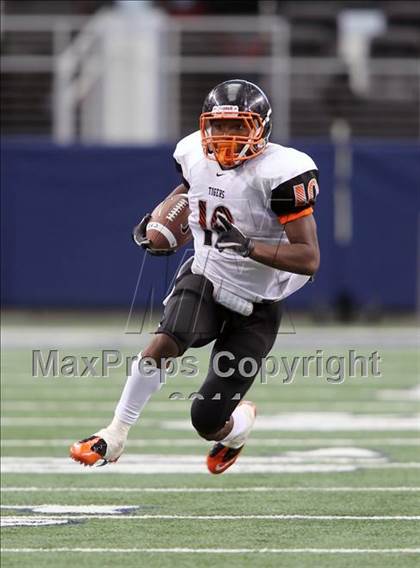 Thumbnail 1 in Cocoa vs. Skyline (Kirk Herbstreit National Kickoff Classic) photogallery.