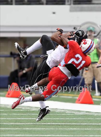 Thumbnail 3 in Cocoa vs. Skyline (Kirk Herbstreit National Kickoff Classic) photogallery.