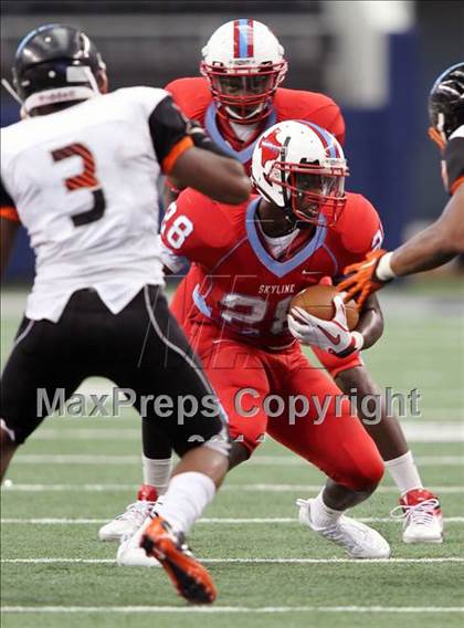 Thumbnail 3 in Cocoa vs. Skyline (Kirk Herbstreit National Kickoff Classic) photogallery.