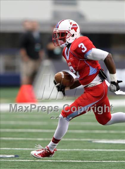 Thumbnail 3 in Cocoa vs. Skyline (Kirk Herbstreit National Kickoff Classic) photogallery.