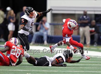 Thumbnail 3 in Cocoa vs. Skyline (Kirk Herbstreit National Kickoff Classic) photogallery.
