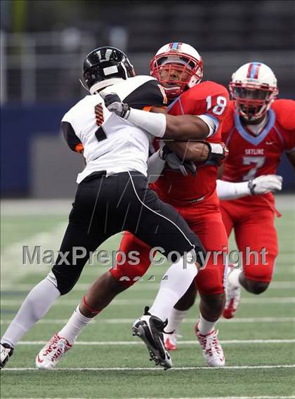 Thumbnail 2 in Cocoa vs. Skyline (Kirk Herbstreit National Kickoff Classic) photogallery.