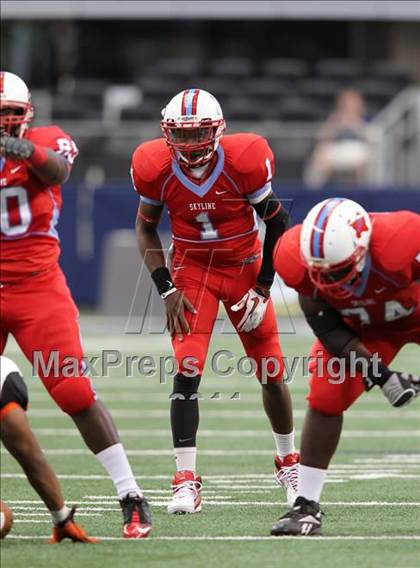 Thumbnail 3 in Cocoa vs. Skyline (Kirk Herbstreit National Kickoff Classic) photogallery.