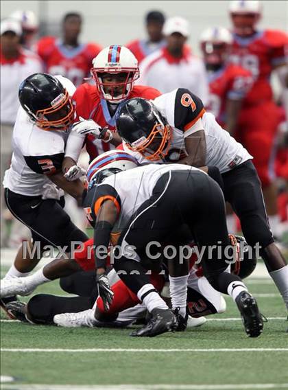 Thumbnail 3 in Cocoa vs. Skyline (Kirk Herbstreit National Kickoff Classic) photogallery.