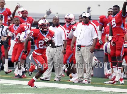 Thumbnail 2 in Cocoa vs. Skyline (Kirk Herbstreit National Kickoff Classic) photogallery.