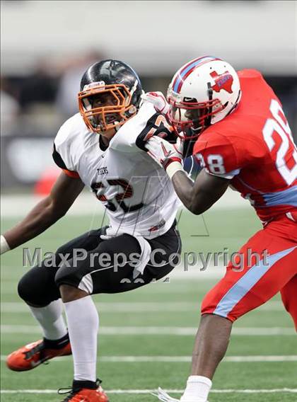 Thumbnail 2 in Cocoa vs. Skyline (Kirk Herbstreit National Kickoff Classic) photogallery.