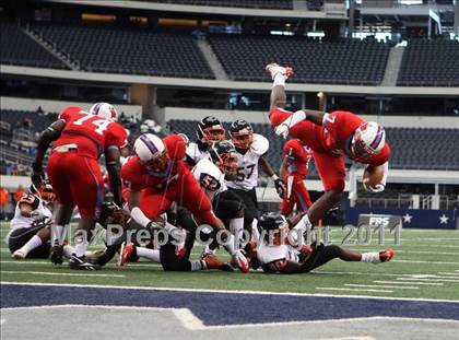 Thumbnail 1 in Cocoa vs. Skyline (Kirk Herbstreit National Kickoff Classic) photogallery.
