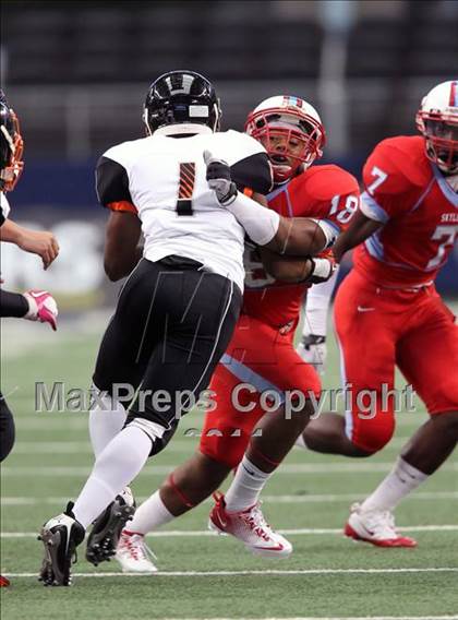 Thumbnail 1 in Cocoa vs. Skyline (Kirk Herbstreit National Kickoff Classic) photogallery.