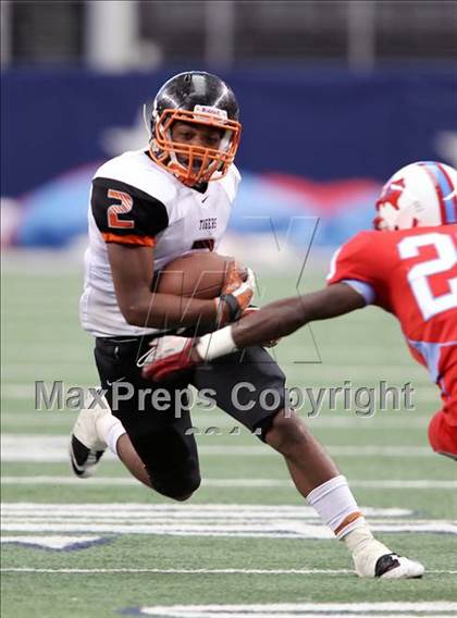 Thumbnail 3 in Cocoa vs. Skyline (Kirk Herbstreit National Kickoff Classic) photogallery.