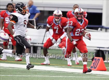 Thumbnail 2 in Cocoa vs. Skyline (Kirk Herbstreit National Kickoff Classic) photogallery.