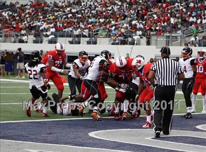 Thumbnail 1 in Cocoa vs. Skyline (Kirk Herbstreit National Kickoff Classic) photogallery.