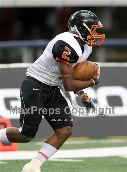 Thumbnail 3 in Cocoa vs. Skyline (Kirk Herbstreit National Kickoff Classic) photogallery.