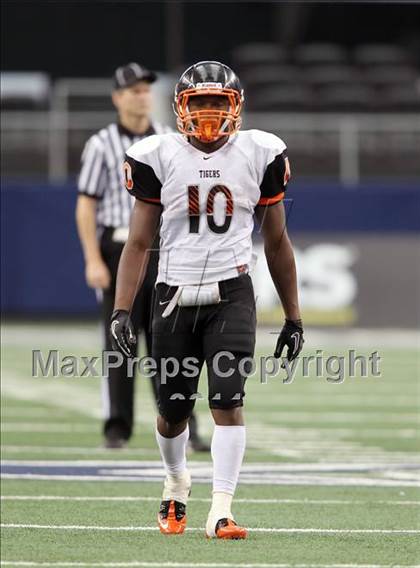 Thumbnail 2 in Cocoa vs. Skyline (Kirk Herbstreit National Kickoff Classic) photogallery.