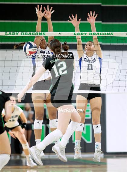 Thumbnail 2 in Byron Nelson vs Southlake Carroll photogallery.